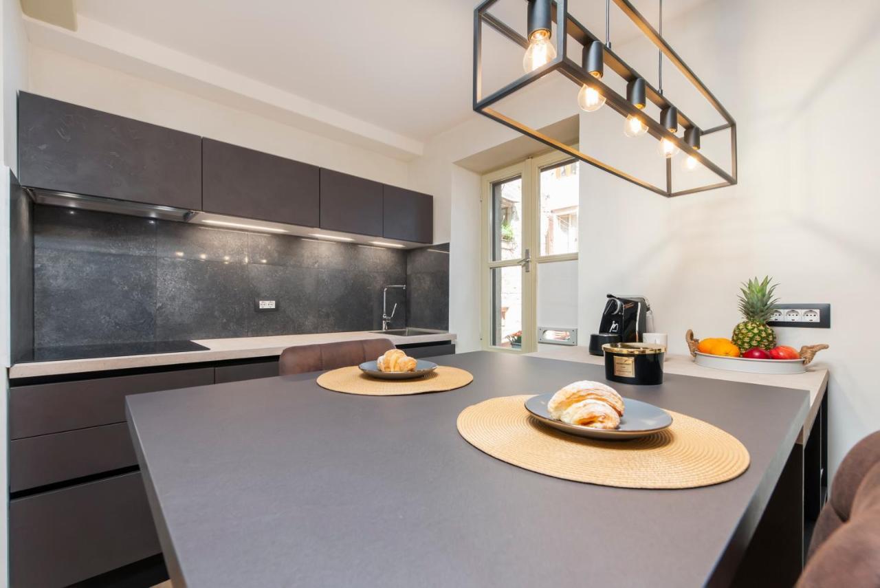 Dc II Downtown Apartment Rovigno Esterno foto