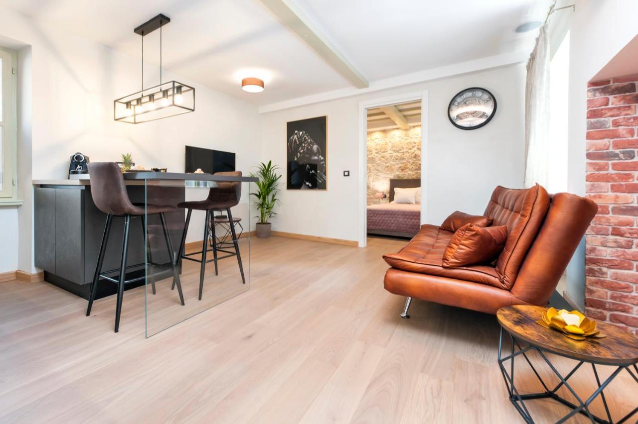 Dc II Downtown Apartment Rovigno Esterno foto